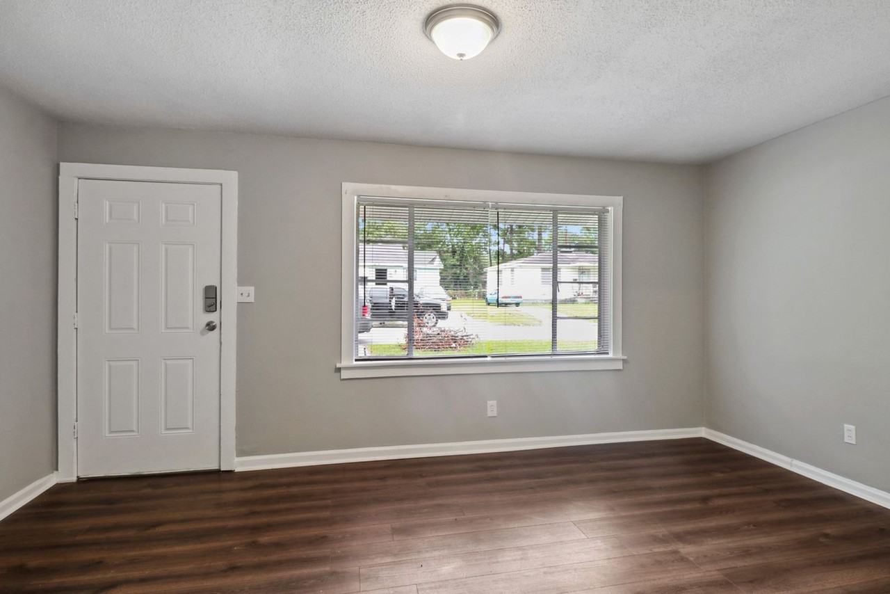 1317 E 57th St - Photo 3 of 23