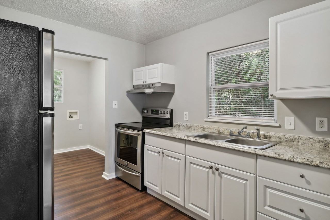 1317 E 57th St - Photo 6 of 23