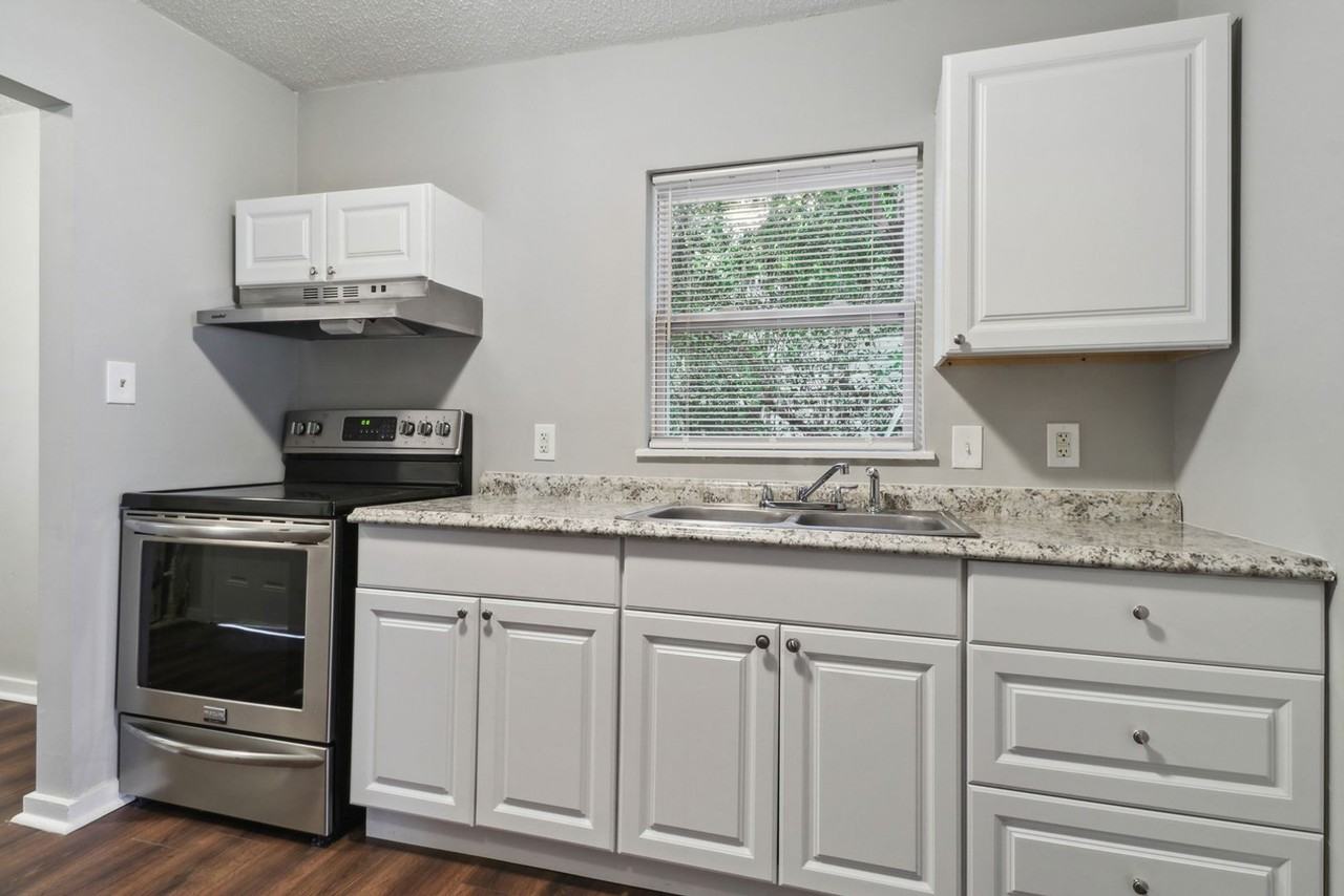 1317 E 57th St - Photo 7 of 23