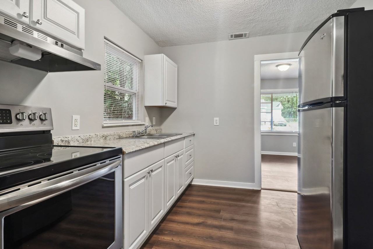 1317 E 57th St - Photo 7 of 22