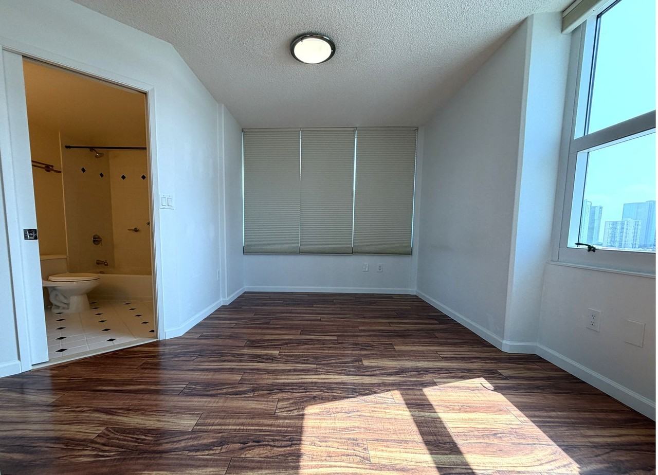 801 S King St #1502 - Photo 6 of 14