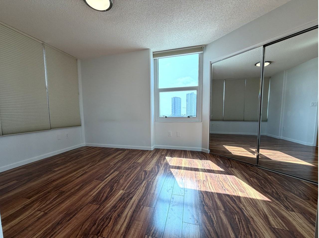 801 S King St #1502 - Photo 7 of 14