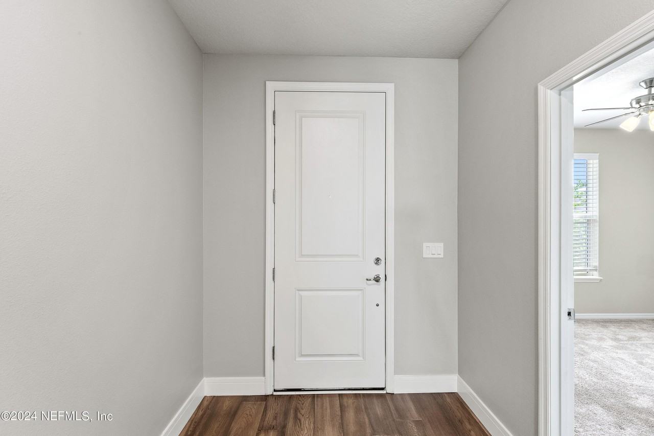 4570 Creekside Bluff St - Photo 5 of 43