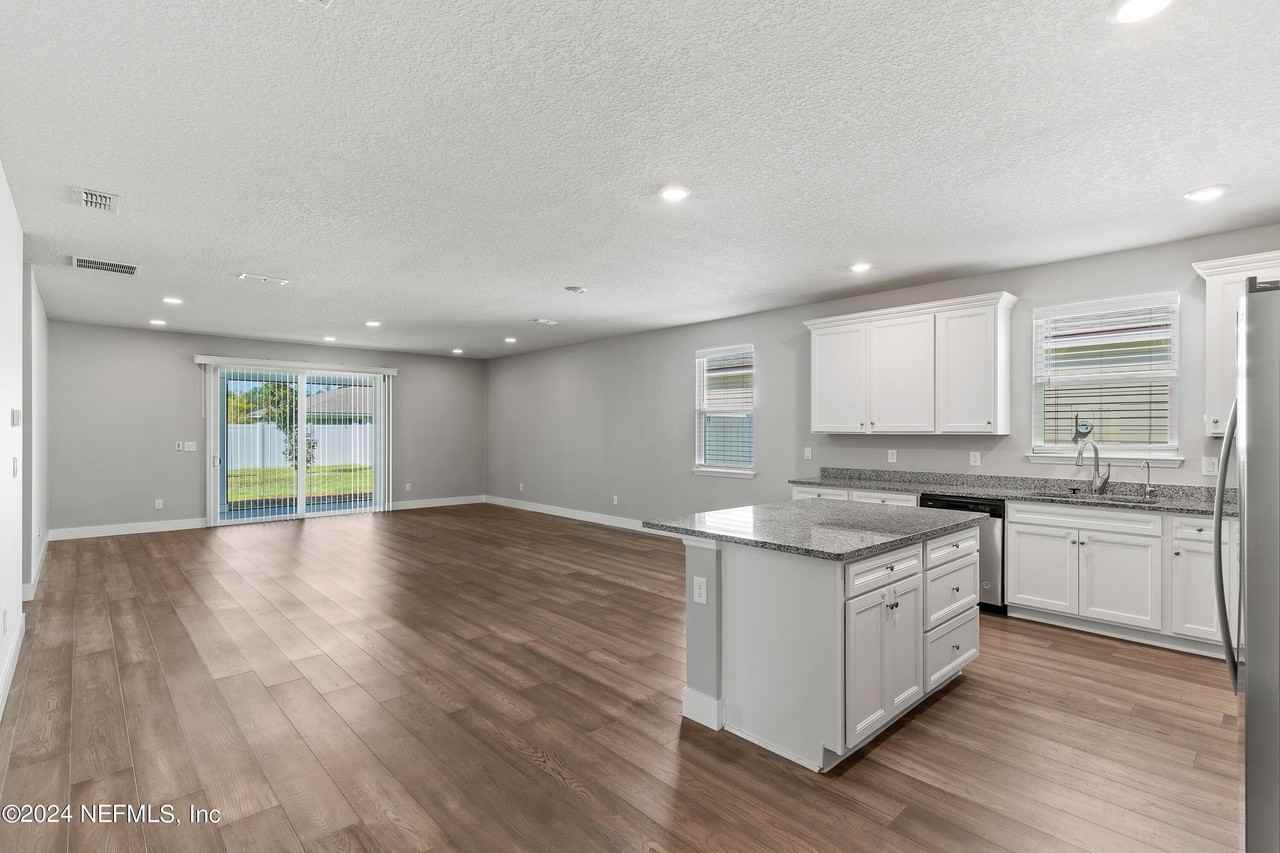 4570 Creekside Bluff St - Photo 6 of 43