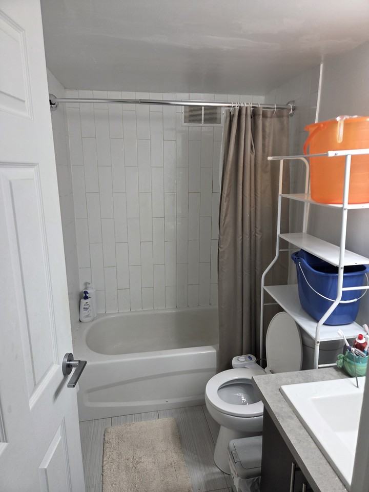 40 Grandville Avenue - Photo 3 of 5