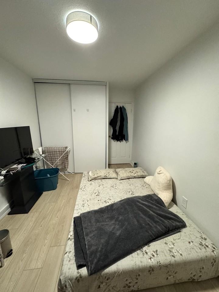 40 Grandville Avenue - Photo 4 of 5