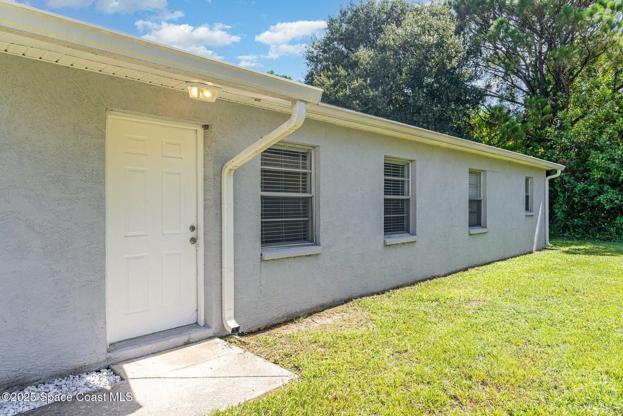 317 Sun Dial Ct - Photo 2 of 22