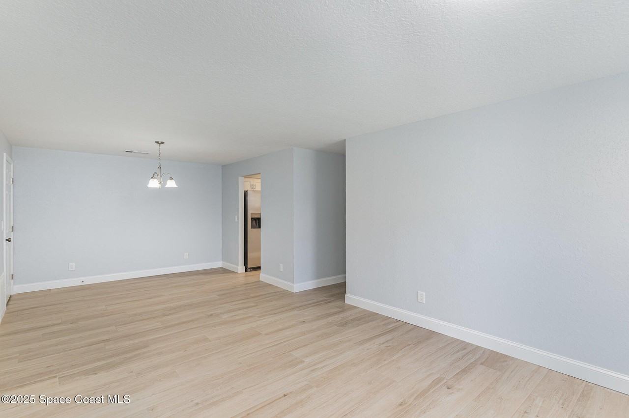 317 Sun Dial Ct - Photo 4 of 22