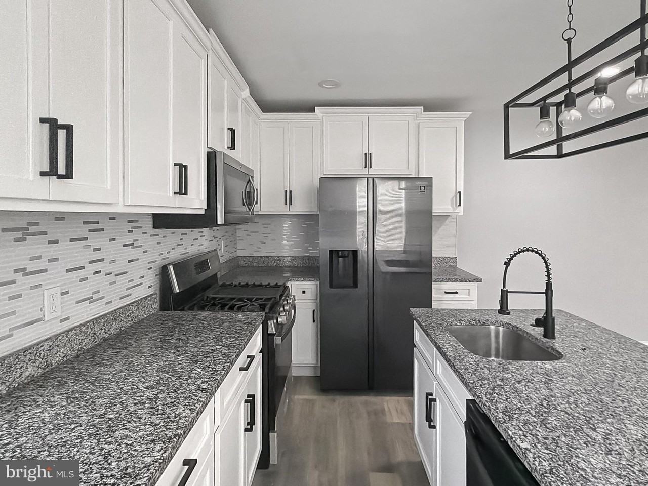 733 N Linwood Ave - Photo 4 of 23