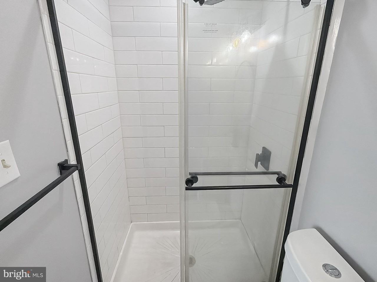 733 N Linwood Ave - Photo 7 of 23