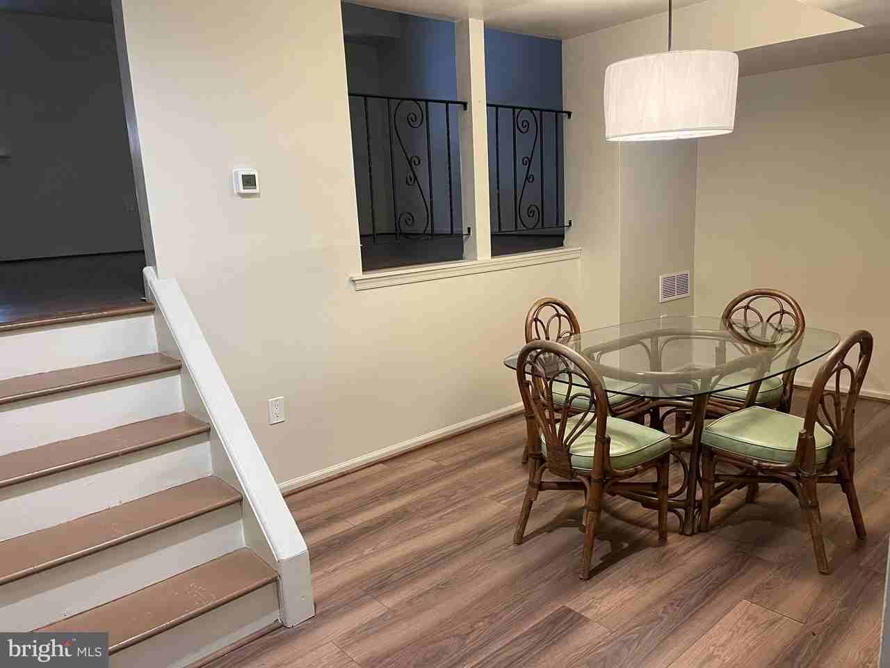 185 Stirling Ct - Photo 4 of 15