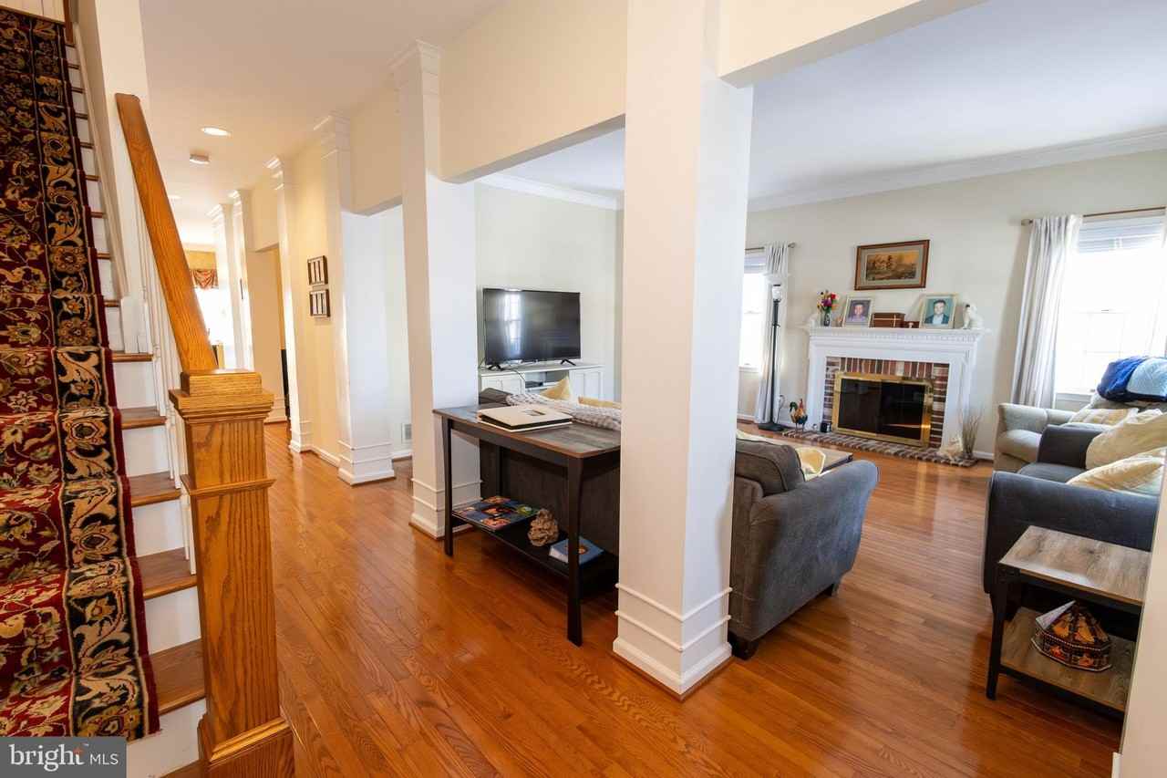 616 Yardley Ln - Photo 3 of 28