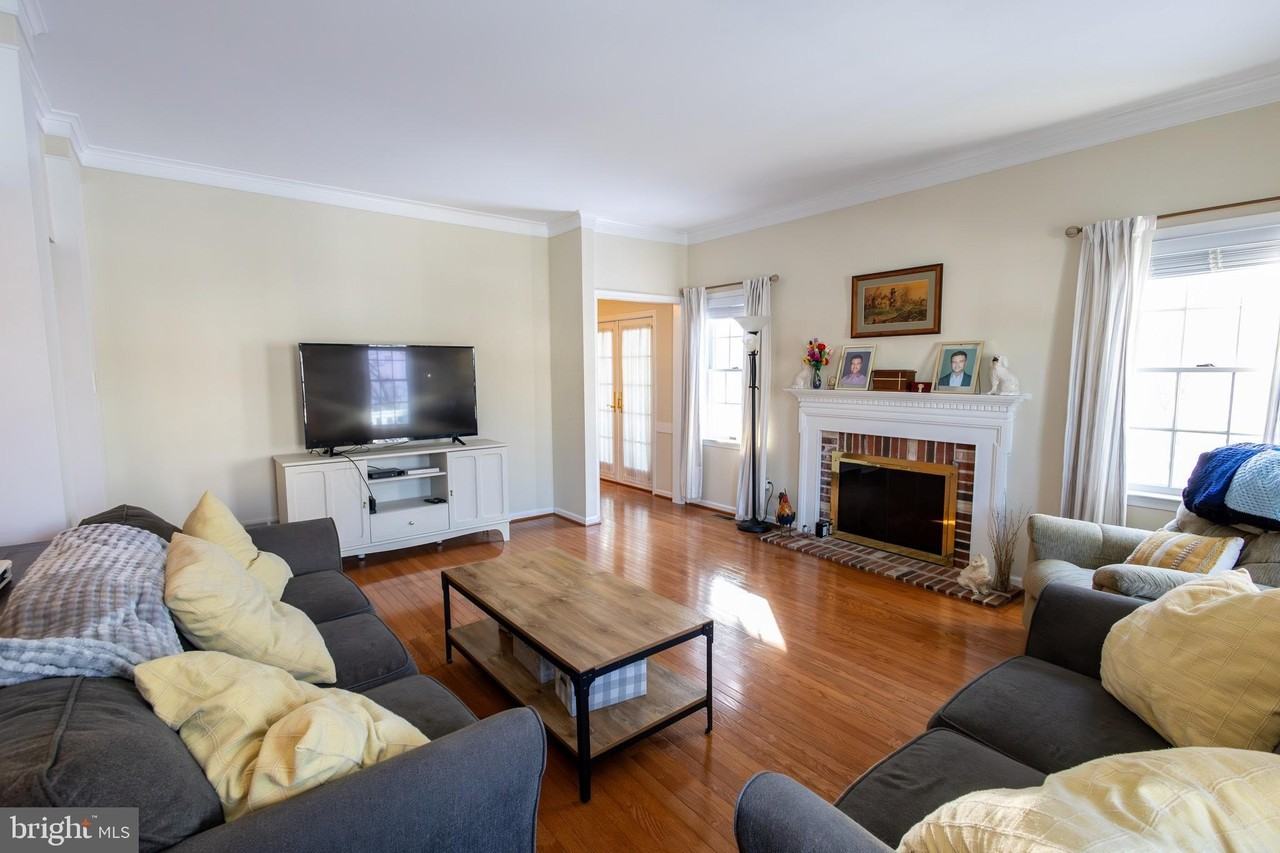 616 Yardley Ln - Photo 4 of 28