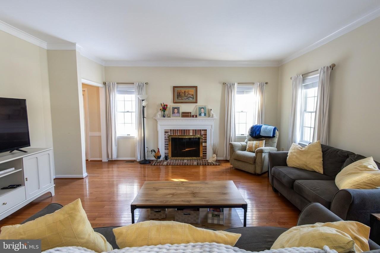 616 Yardley Ln - Photo 5 of 28