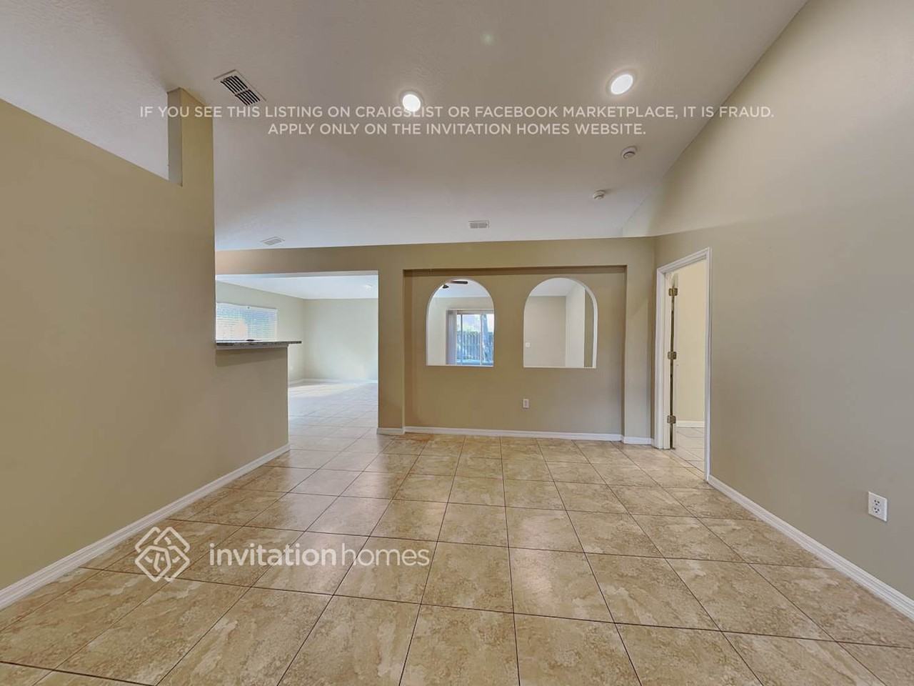 1808 Maeve Cir - Photo 3 of 18