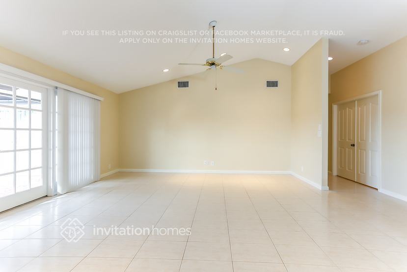 8612 Nw 79th St - Photo 5 of 21