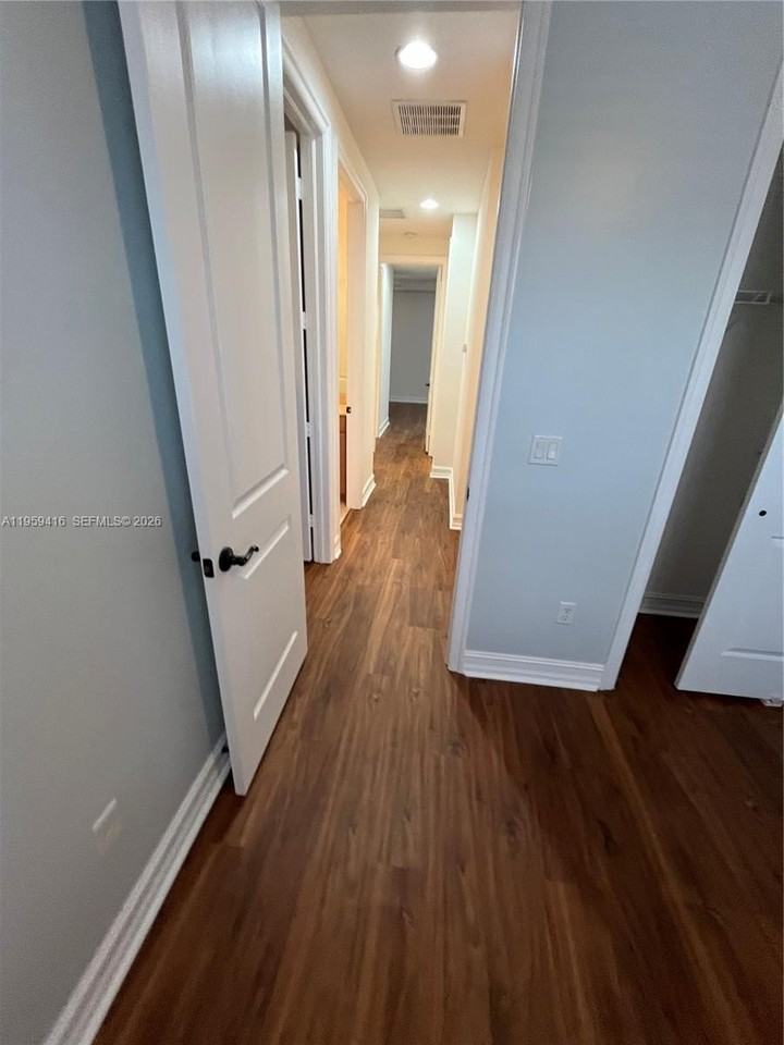 104 Riverwalk Cir E #104 - Photo 4 of 7