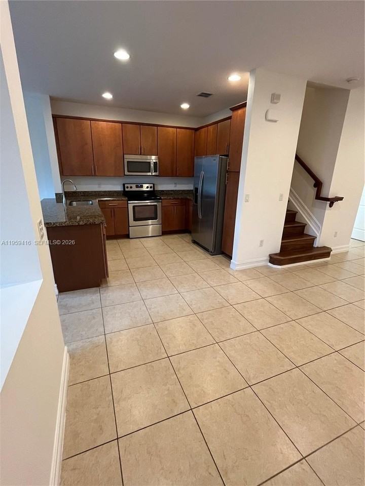 104 Riverwalk Cir E #104 - Photo 5 of 7