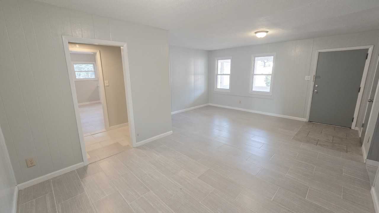 1384 Aldrich St Ne - Photo 2 of 20