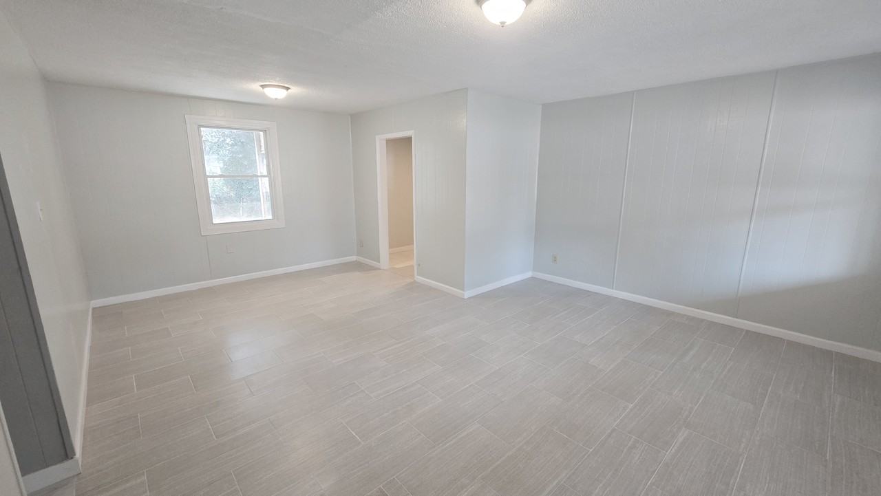 1384 Aldrich St Ne - Photo 3 of 20