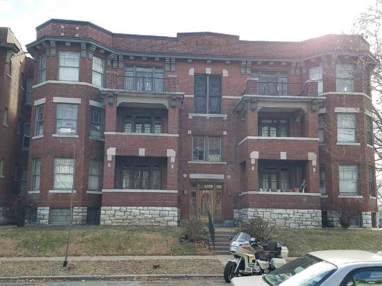 5798 Pershing Ave #2W