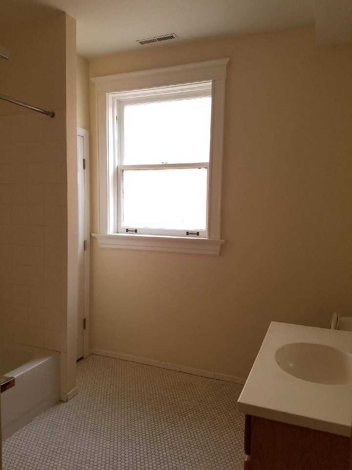 5798 Pershing Ave #2W - Photo 5 of 18