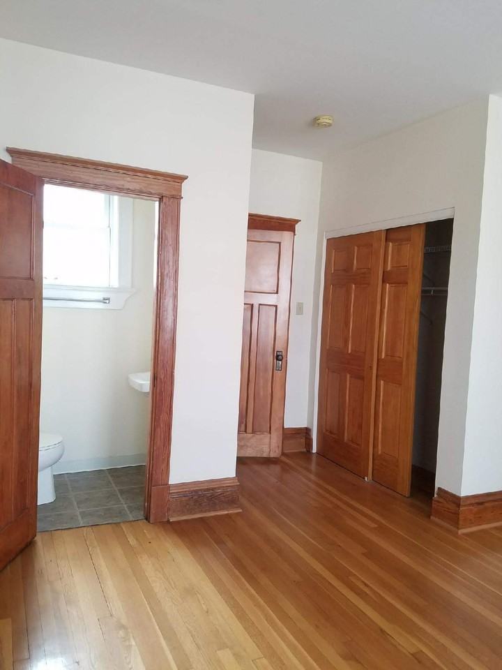 5798 Pershing Ave #2W - Photo 6 of 18