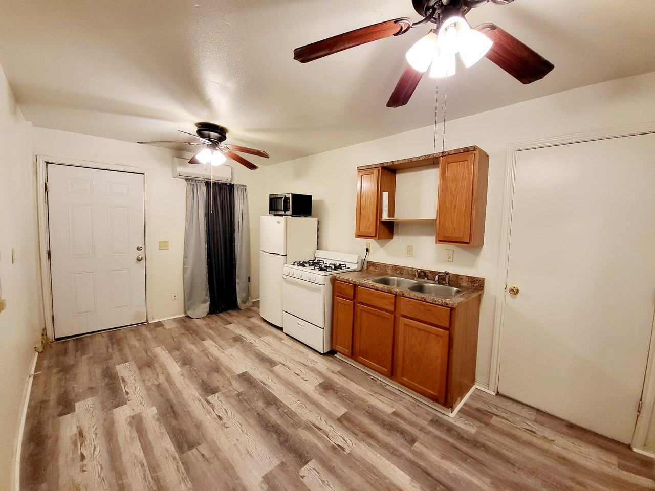 1008 Runnels St #C - Photo 5 of 19