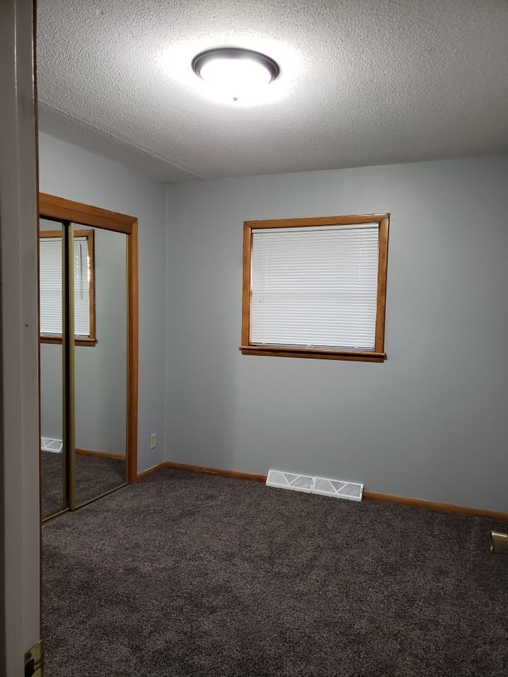 543 5th St Nw #1 - Photo 4 of 8