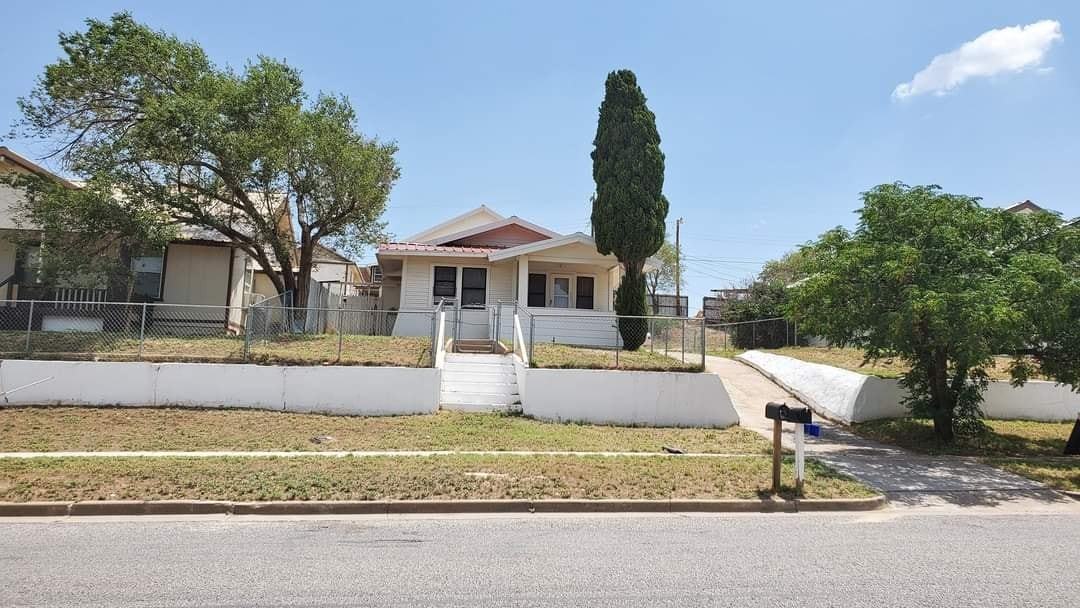 1003 S Main St - Photo 3 of 30