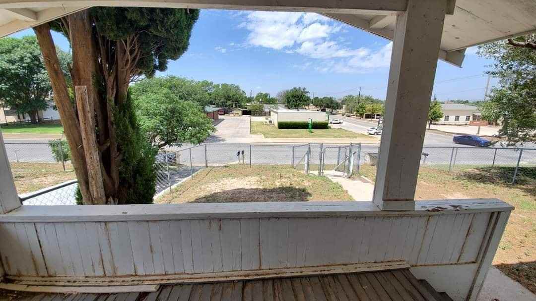 1003 S Main St - Photo 4 of 30