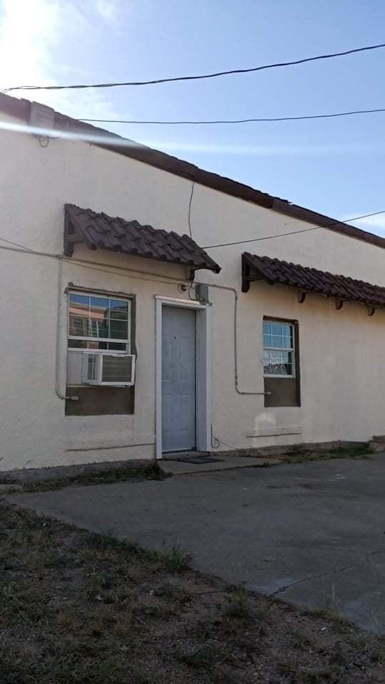 1008 Runnels St - Photo 3 of 19