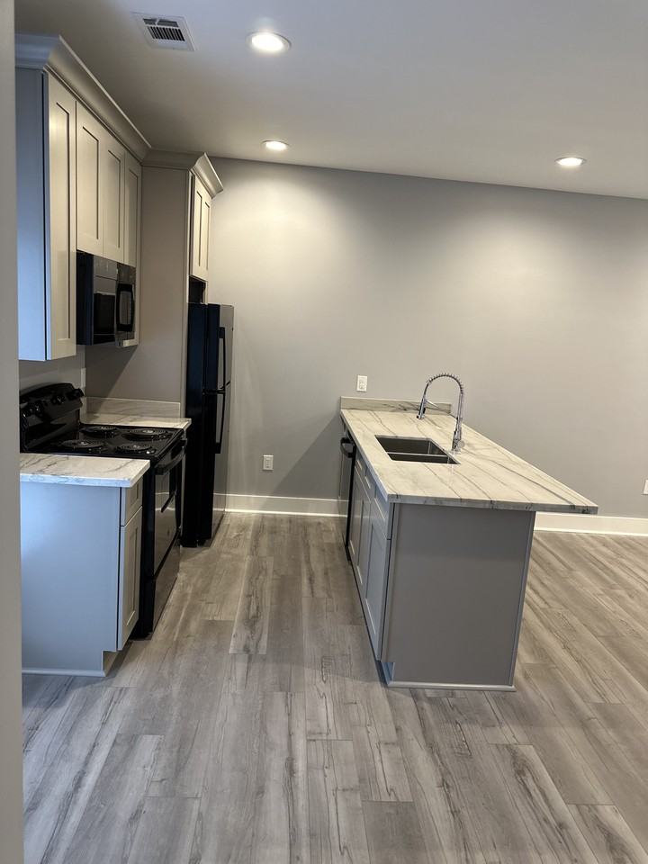 1520 Sere St #B - Photo 2 of 13