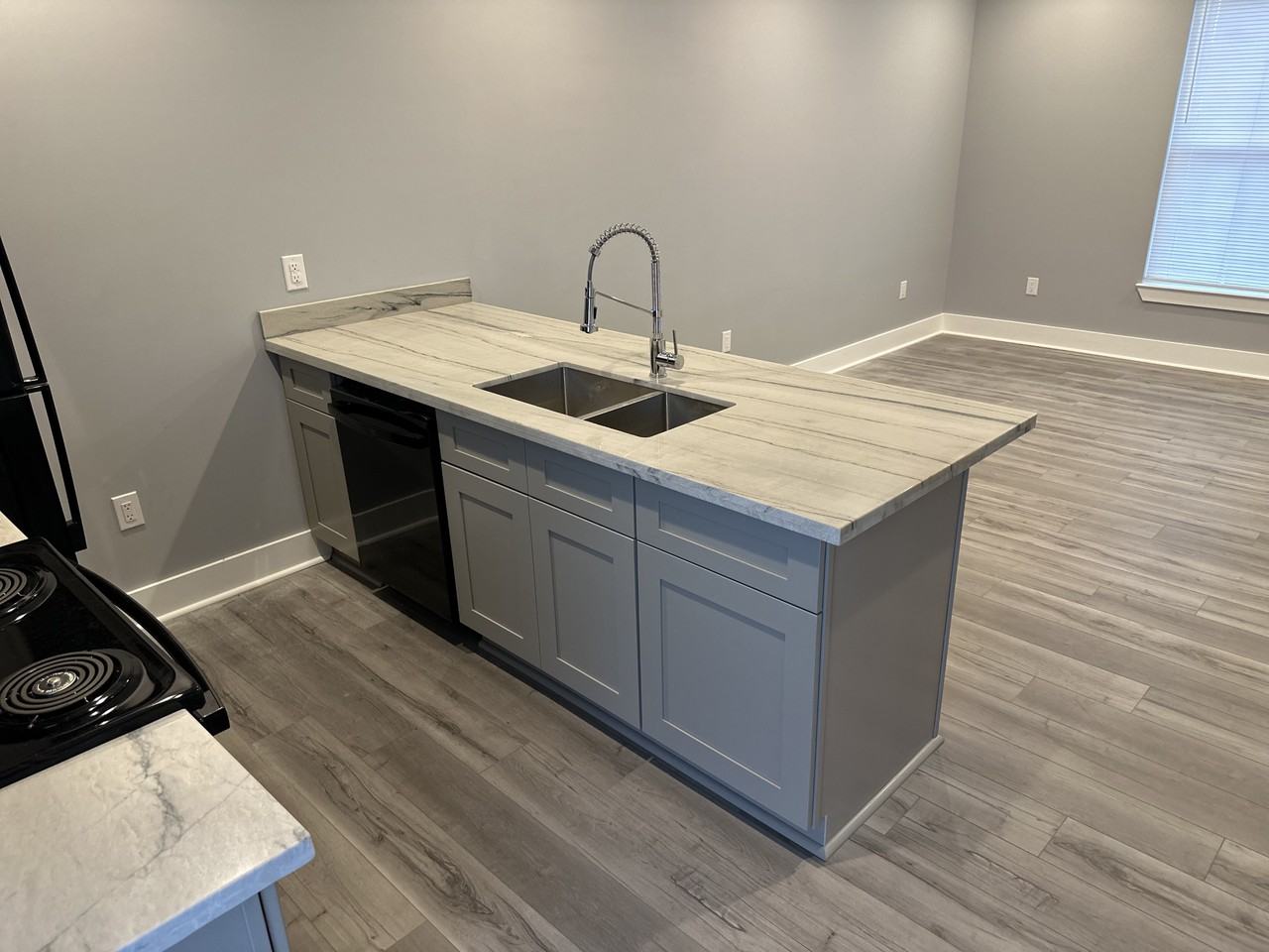 1520 Sere St #B - Photo 4 of 13