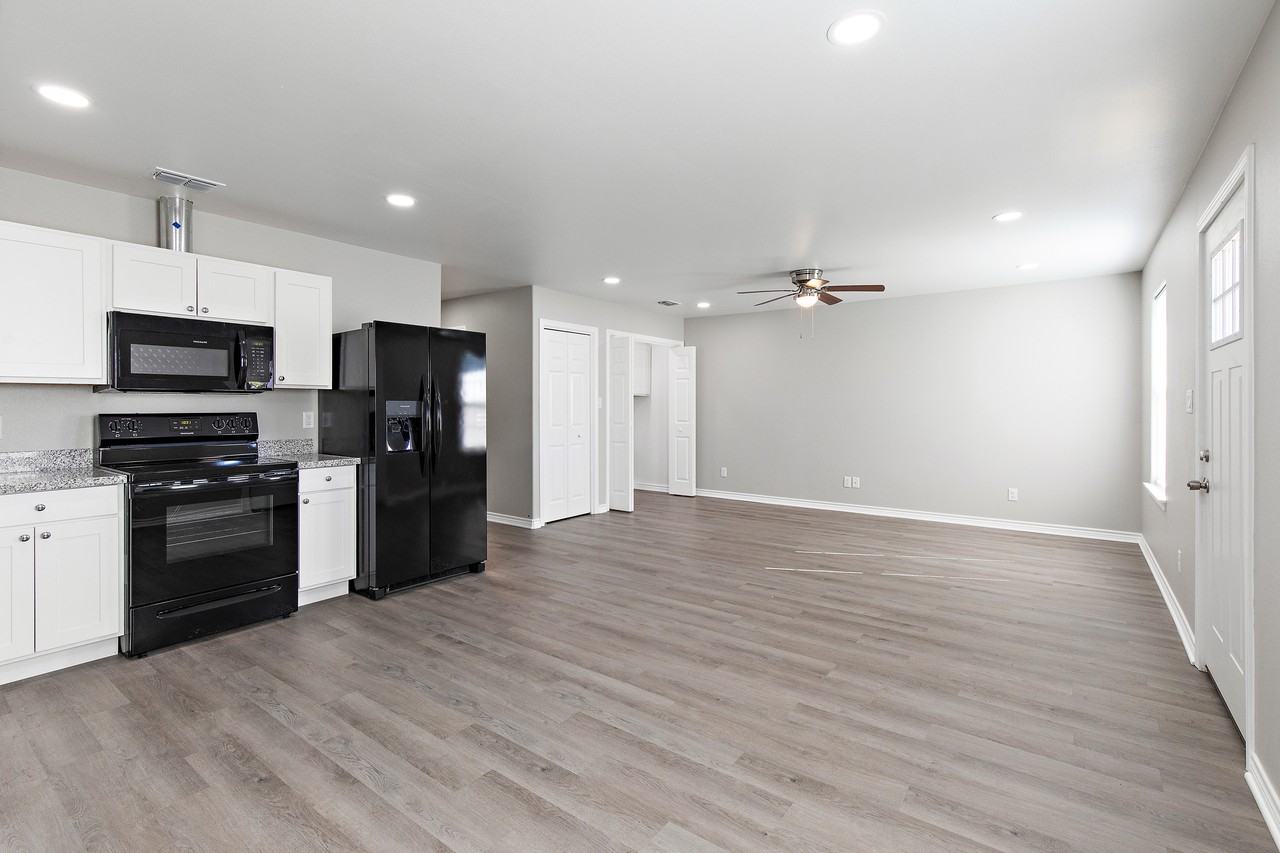 216 W Starr Ave #102 - Photo 6 of 13