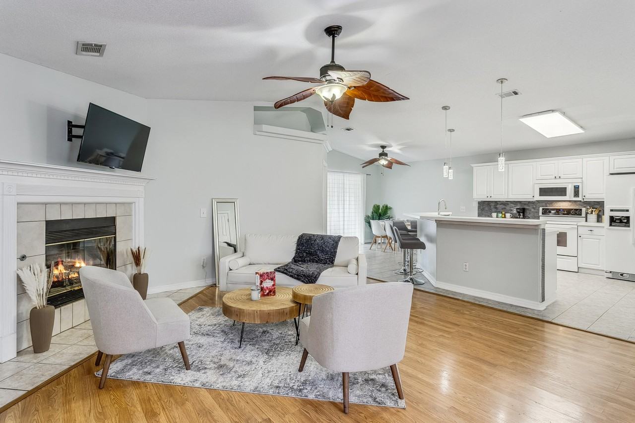 880 Sterling Way - Photo 3 of 26