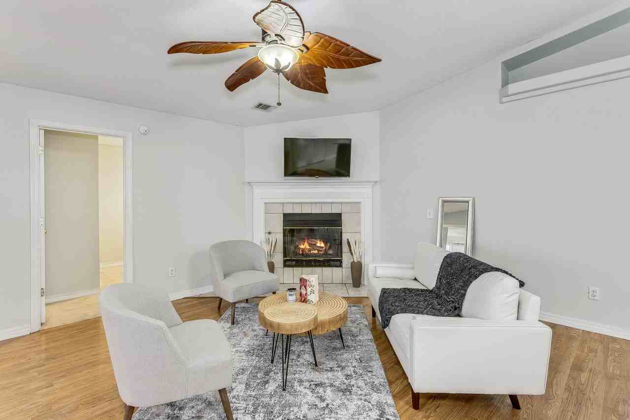 880 Sterling Way - Photo 4 of 26