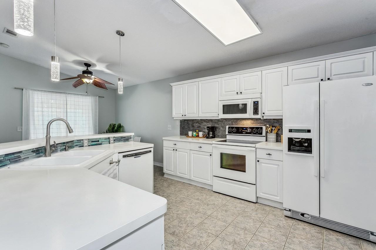 880 Sterling Way - Photo 7 of 26