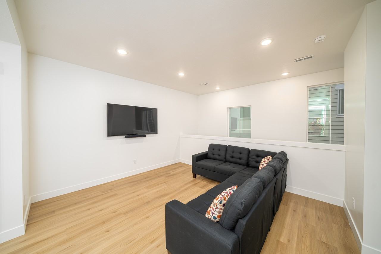 626 En, Unitbedroom - Photo 7 of 11