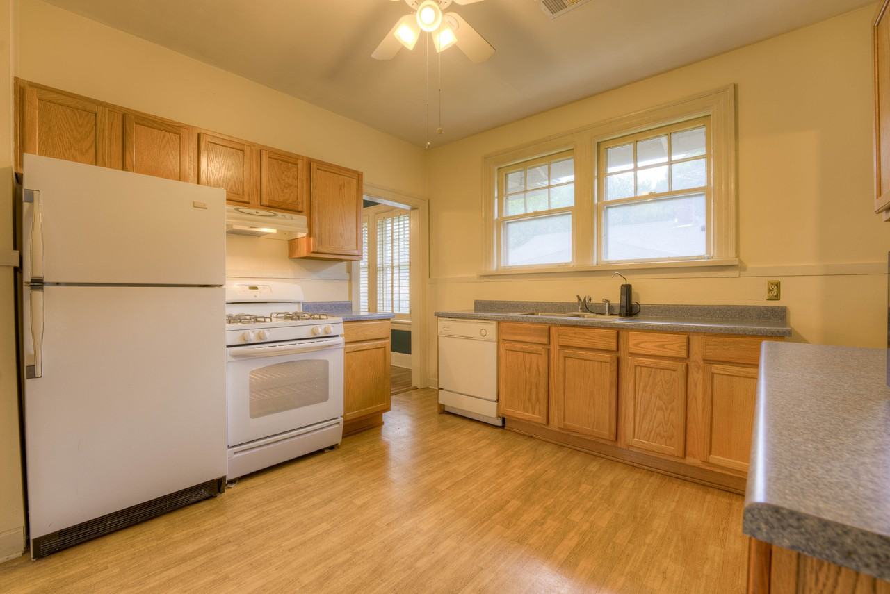 296 N Willett St - Photo 2 of 21