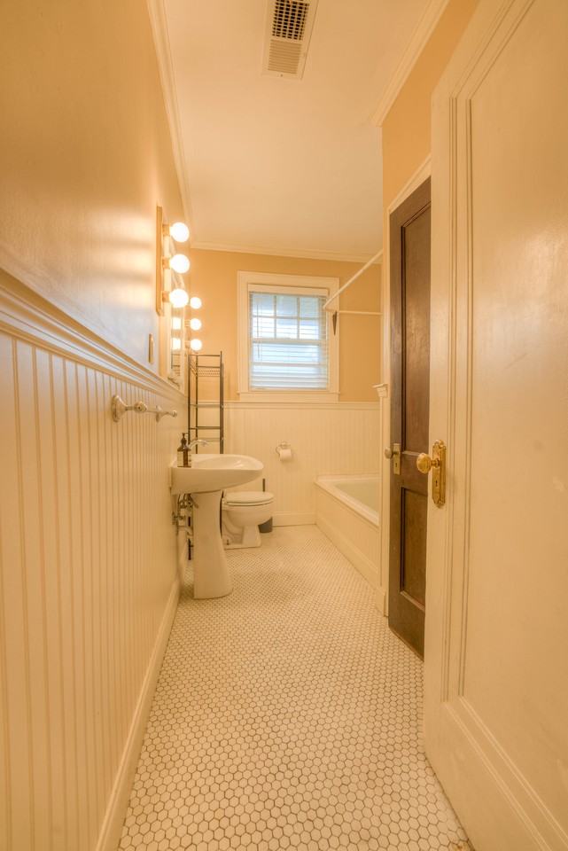 296 N Willett St - Photo 3 of 21