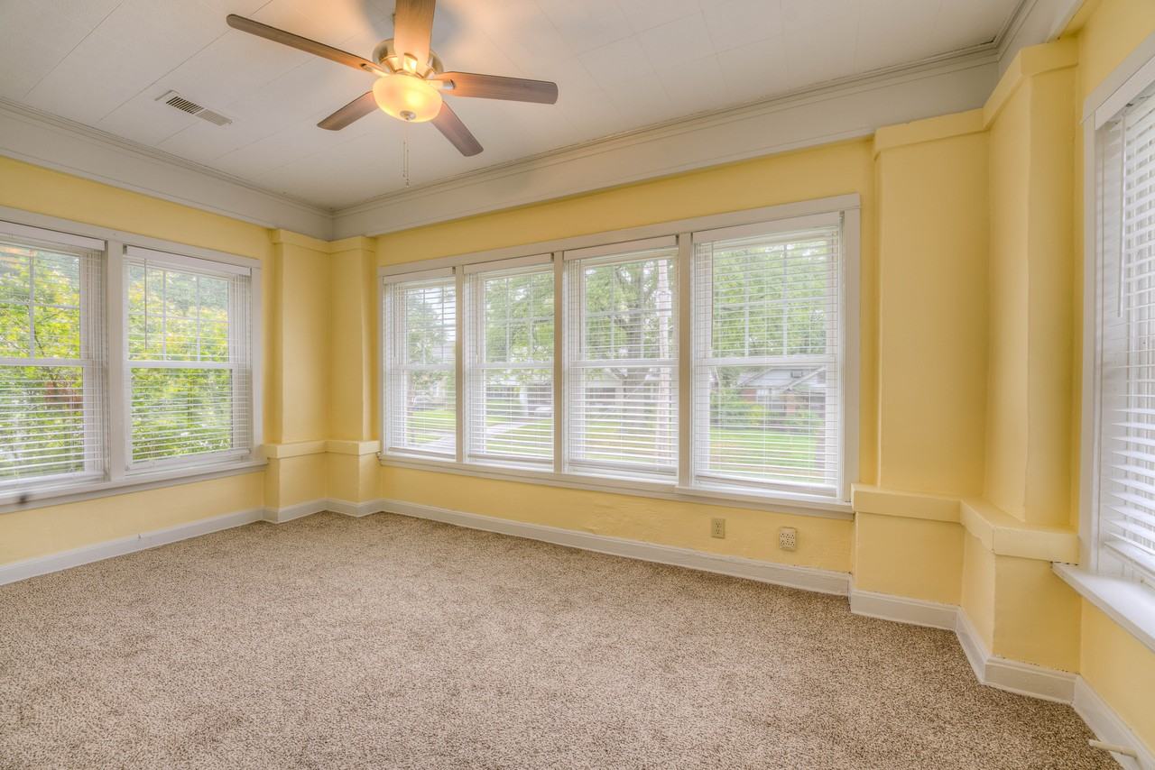 296 N Willett St - Photo 4 of 21