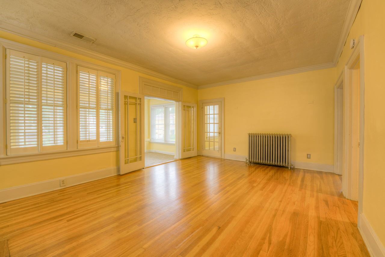 296 N Willett St - Photo 7 of 21