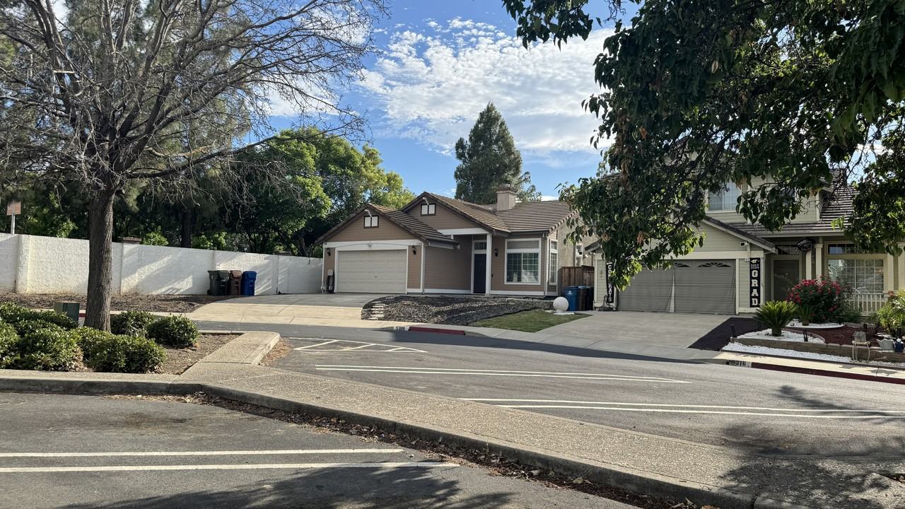 5318 Pembroke Ct - Photo 2 of 24