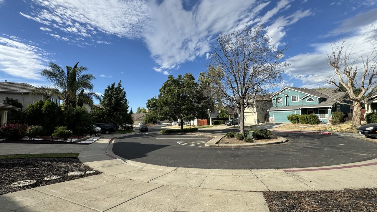 5318 Pembroke Ct - Photo 3 of 24