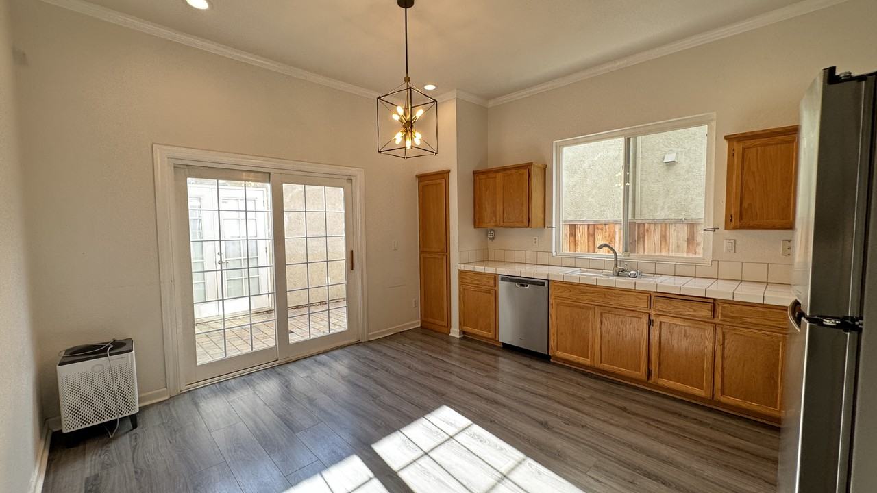 5318 Pembroke Ct - Photo 7 of 24