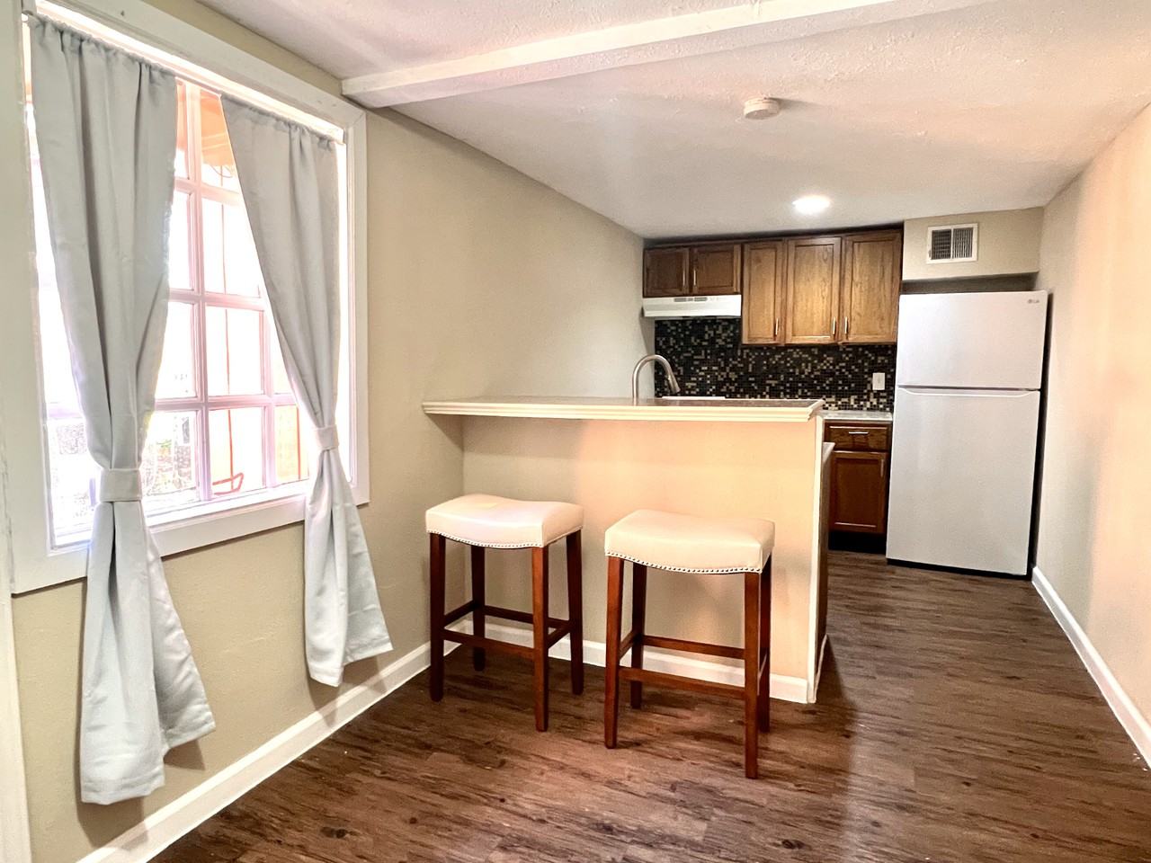 4704 Chenevert St #E - Photo 7 of 14