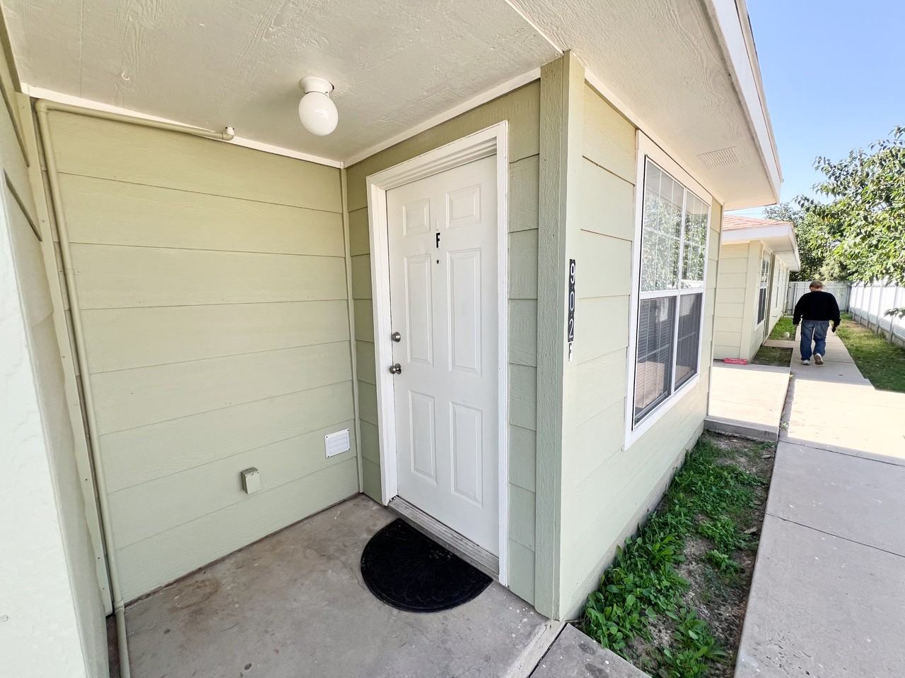 902 Scurry St #H - Photo 2 of 12