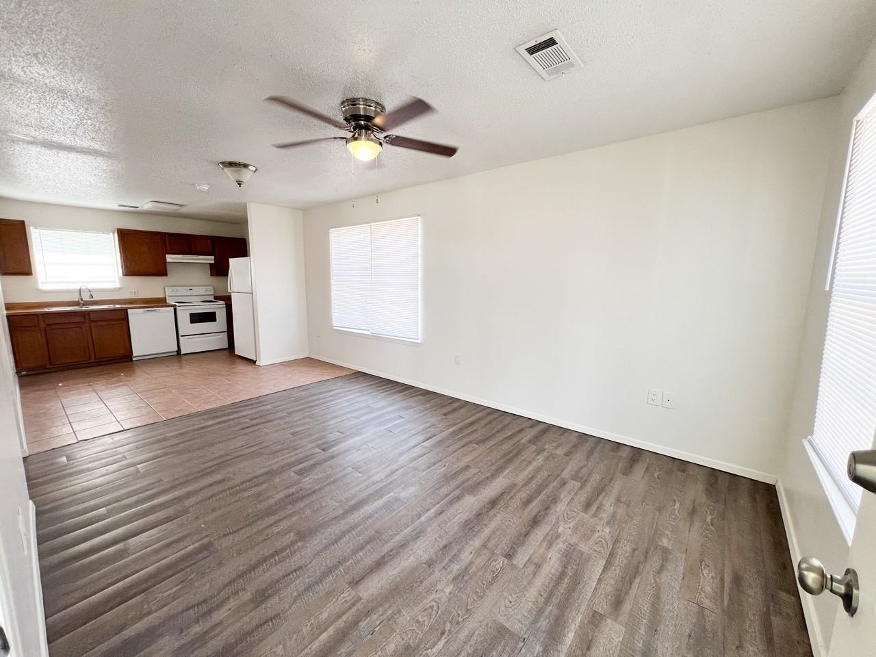 902 Scurry St #H - Photo 4 of 12