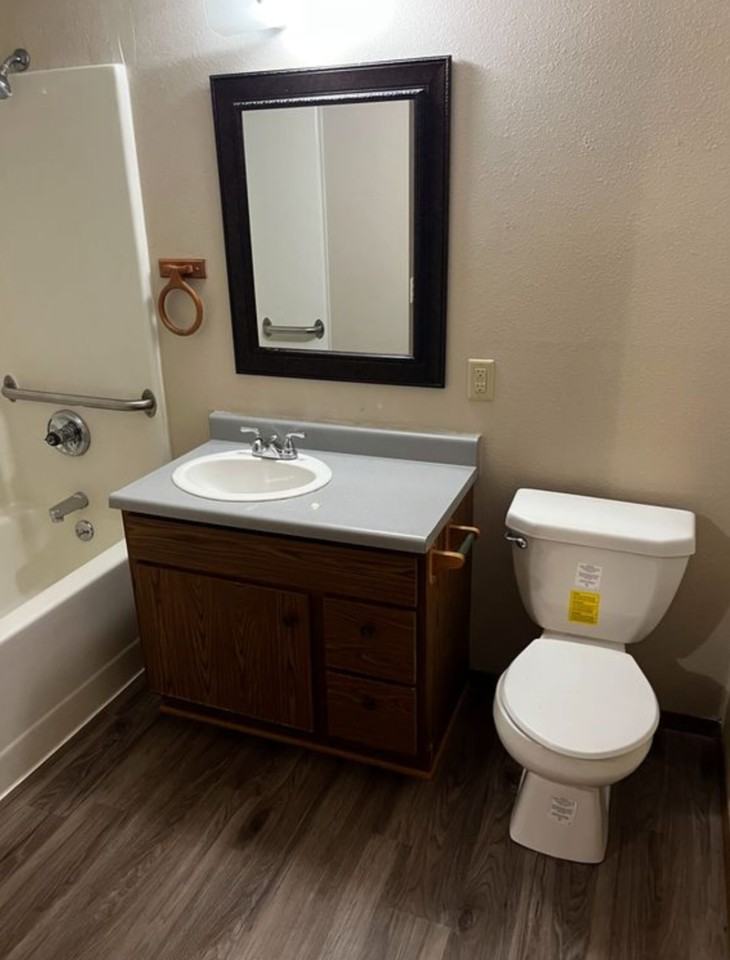 507 W 20th St #102 - Photo 4 of 8